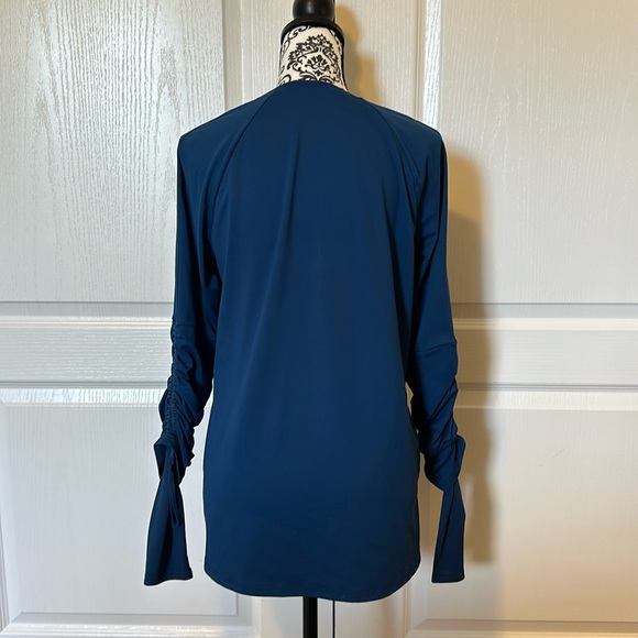 Women’s Fabletics Cashel Adjustable Long Sleeve Top, Large, Pacific Blue - Picture 5 of 7